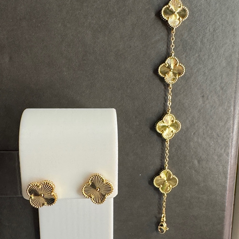 Gold and Black Floral Jewelry Set - Picture 2 of 3